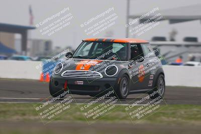 media/Jan-18-2026-CalClub SCCA (Sun) [[8bc6468723]]/Group 3 Race/Turn 1/